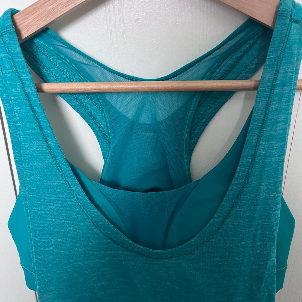 Lululemon tank top two-in-one
Size 6